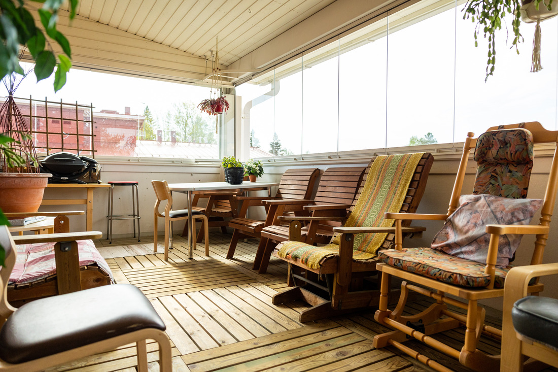 Polvijärven yhteisöasumisen yksikkö. Lasitettu terassi.